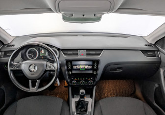 Подержанный автомобиль Skoda Octavia Liftback 2017 года (14 фото)