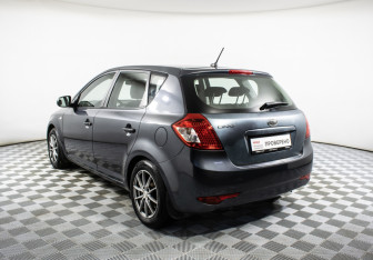 Подержанный автомобиль Kia Ceed Hatchback 2010 года (7 фото)