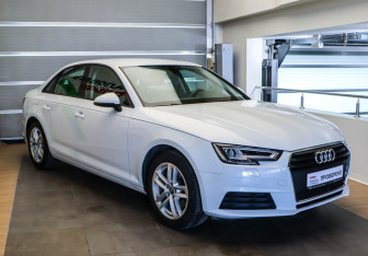 Подержанный автомобиль Audi A4 Sedan 2019 года (3 фото)