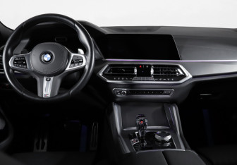 Подержанный автомобиль BMW X6 2022 года (12 фото)