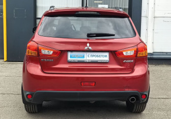 Подержанный автомобиль Mitsubishi ASX 2014 года (6 фото)