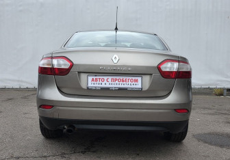 Подержанный автомобиль Renault Fluence 2012 года (6 фото)