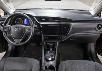 Подержанный автомобиль Toyota Corolla Sedan 2017 года (14 фото)