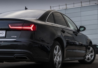 Подержанный автомобиль Audi A6 Sedan 2017 года (9 фото)