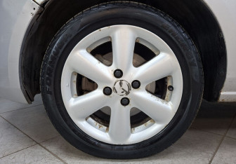 Подержанный автомобиль Mazda 2 Hatchback 2009 года (9 фото)