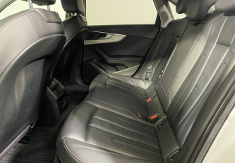 Подержанный автомобиль Audi A4 Sedan 2016 года (10 фото)