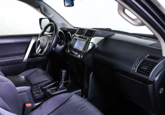 Подержанный автомобиль Toyota Land Cruiser Prado 2013 года (11 фото)