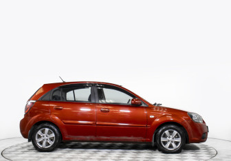 Подержанный автомобиль Kia Rio Hatchback 2011 года (4 фото)