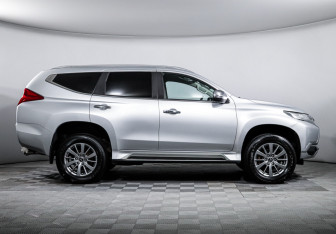 Подержанный автомобиль Mitsubishi Pajero Sport 2019 года (4 фото)