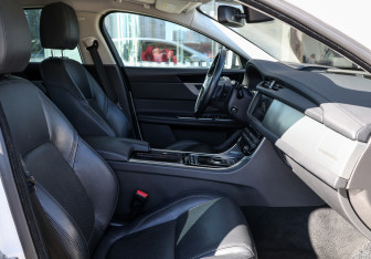 Подержанный автомобиль Jaguar XF Sedan 2018 года (11 фото)