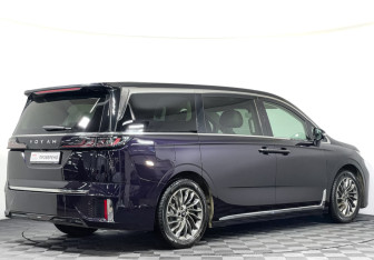 Подержанный автомобиль Voyah Dream 2024 года (5 фото)