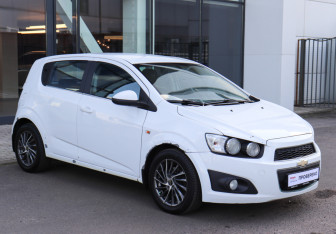 Подержанный автомобиль Chevrolet Aveo Hatchback 2012 года (3 фото)