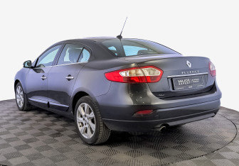 Подержанный автомобиль Renault Fluence 2011 года (7 фото)