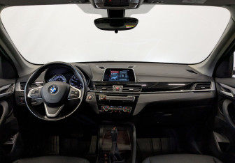 Подержанный автомобиль BMW X1 2018 года (14 фото)