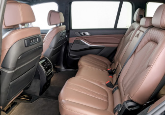 Подержанный автомобиль BMW X7 2021 года (12 фото)
