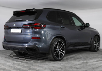 Подержанный автомобиль BMW X5 2021 года (2 фото)