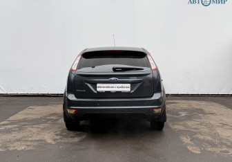 Подержанный автомобиль Ford Focus Hatchback 2010 года (6 фото)