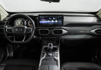 Подержанный автомобиль Geely Okavango 2020 года (13 фото)