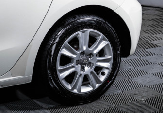 Подержанный автомобиль Audi A1 2013 года (15 фото)