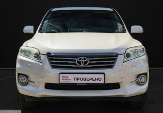 Подержанный автомобиль Toyota RAV4 2011 года (2 фото)
