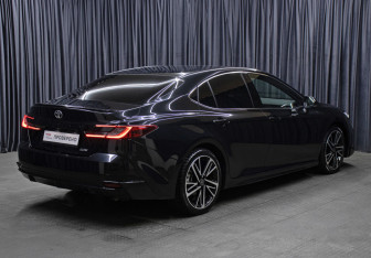 Подержанный автомобиль Toyota Camry Sedan 2024 года (5 фото)