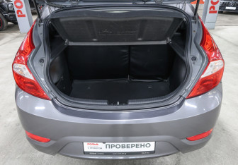Подержанный автомобиль Hyundai Solaris Hatchback 2013 года (10 фото)