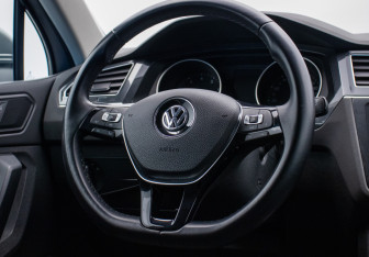 Подержанный автомобиль Volkswagen Tiguan 2020 года (15 фото)