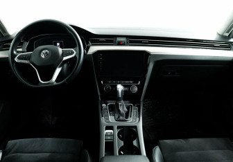 Подержанный автомобиль Volkswagen Passat Sedan 2020 года (10 фото)