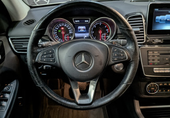 Подержанный автомобиль Mercedes-Benz GLE 2018 года (22 фото)