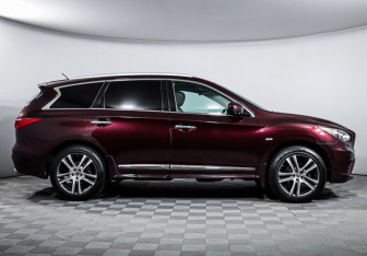 Подержанный автомобиль Infiniti JX 2013 года (4 фото)