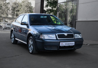 Подержанный автомобиль Skoda Octavia Liftback 2008 года (3 фото)