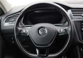 Подержанный автомобиль Volkswagen Tiguan 2018 года (15 фото)