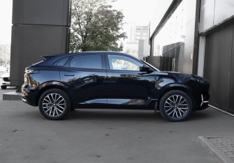 Подержанный автомобиль Changan UNI-K 2023 года (4 фото)