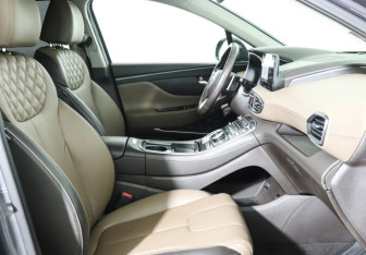 Подержанный автомобиль Hyundai Santa Fe 2022 года (14 фото)
