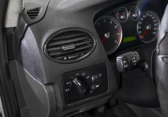 Подержанный автомобиль Ford Focus Sedan 2007 года (17 фото)