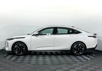 Подержанный автомобиль Changan Lamore 2023 года (8 фото)