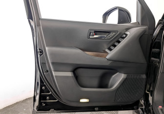 Подержанный автомобиль Toyota Land Cruiser Suv 2022 года (19 фото)