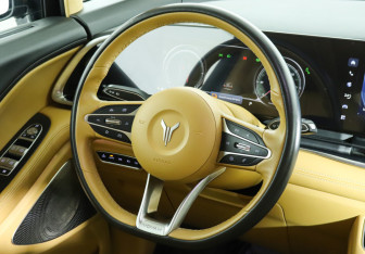 Подержанный автомобиль Voyah Dream 2024 года (16 фото)