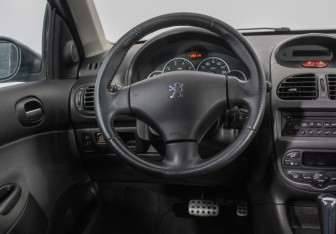 Подержанный автомобиль Peugeot 206 Hatchback 2007 года (15 фото)