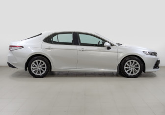 Подержанный автомобиль Toyota Camry Sedan 2021 года (4 фото)
