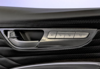 Подержанный автомобиль Kia K900 2019 года (28 фото)