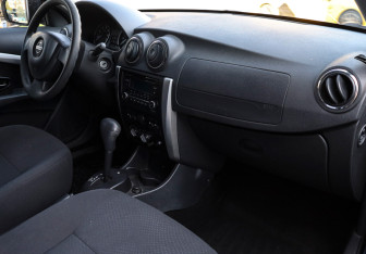 Подержанный автомобиль Nissan Almera Sedan 2015 года (9 фото)