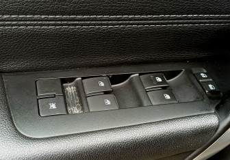 Подержанный автомобиль Chevrolet Captiva 2014 года (20 фото)