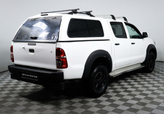 Подержанный автомобиль Toyota Hilux 2012 года (3 фото)