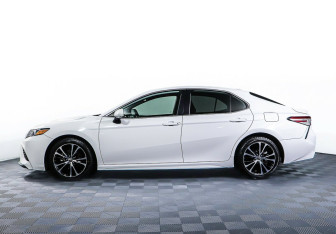 Подержанный автомобиль Toyota Camry Sedan 2020 года (3 фото)