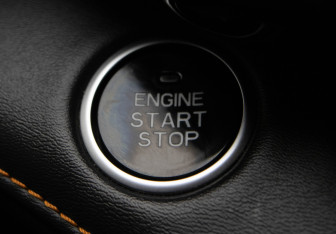 Подержанный автомобиль Changan UNI-V 2023 года (17 фото)