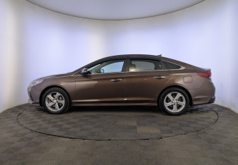 Подержанный автомобиль Hyundai Sonata 2018 года (8 фото)