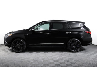 Подержанный автомобиль Infiniti QX60 2017 года (8 фото)