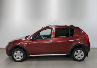 Подержанный автомобиль Renault Sandero 2012 года (8 фото)