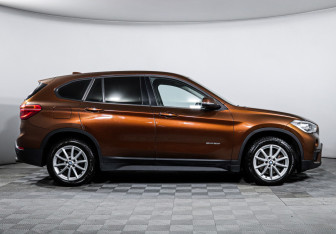 Подержанный автомобиль BMW X1 2015 года (4 фото)